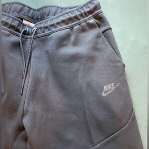 Black Nike tech joggers